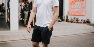 Stay away from these 3 earthy colors when wearing T-shirts (they are greasier than you think)