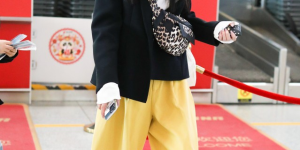 Wear a Polo skirt with narrow-leg pants (the body is round and the face is a bit stiff)