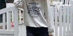 T-shirts are out of season (wearing sweatshirts becomes popular in autumn)