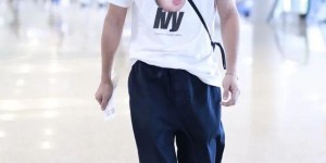 White T + wide-leg pants are full of literary style (a 36-year-old looks like a 26-year-old)