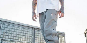 There are several ways to wear men’s T-shirts (5 tips for boys to wear T-shirts handsomely)