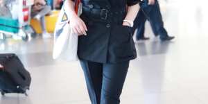 Wearing a sweatshirt and jeans, you have an outstanding temperament (your face is too beautiful for your age)