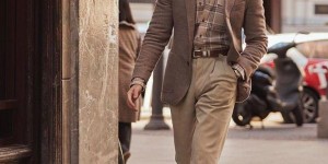 Don’t hide the turtleneck sweater yet (this will make you look more stylish)