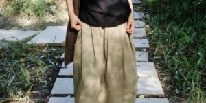 T-shirts are still the most practical and versatile (teach you how to wear them fashionably, eye-catchingly, and show off your temperament)