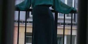 V-neck T-shirt paired with bag skirt is simple and intellectual (really outstanding temperament)