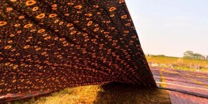 What fabrics should I wear in summer (which fabrics have a cooling effect)