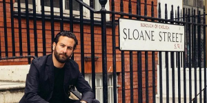 The cheapest solid color T-shirt (how to wear it with a cool style)