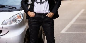 Which T-shirt is cool to wear? (They look so handsome when they wear it like this, and their class looks a lot higher)