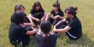 What are the requirements for customizing a T-shirt (how to design a unique class uniform T-shirt)