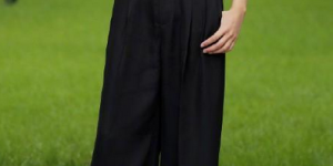 The fashionable way to wear in early autumn is T-shirt + wide-leg pants (simple, fashionable and still looks tall, it looks good no matter how you wear it)