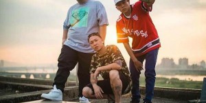 How to match a long T-shirt (this is the right way to match a long T-shirt when going out)