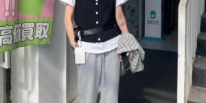 How to wear a white T-shirt like this (simple outfit gives a high-end feel)