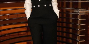 Wearing a large-size T-shirt makes you look strong (pair it with shorts to make your body look slimmer in seconds)