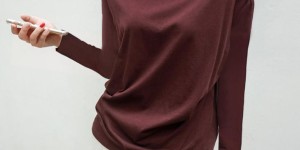 Which T-shirt is suitable for base layer (a beautiful base T-shirt outlines the delicate face contour)