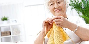 How to quickly restore the deformed collar of clothes (Is there any way to restore its elasticity)