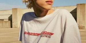 What are the characteristics of cultural shirts (Which is better for custom-made cultural shirts in summer, T-shirts or Polo?)