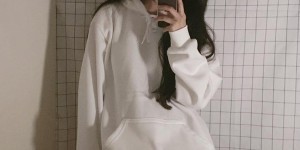 What are the ways to wear sweatshirts (you are the master of these outfits)