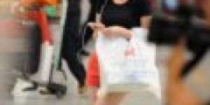 Meng Qian challenges Xu Jinglei in pink professional attire (photo)