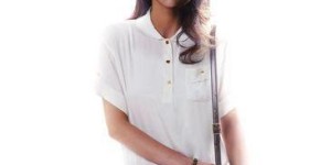 How do urban white-collar workers choose professional attire after get off work? Pair a shirt with jeans to look youthful