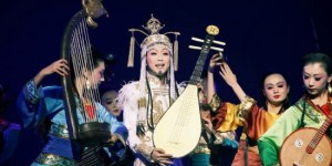 How do beauties match professional attire in hotels?  What are the characteristics of hotel business attire?