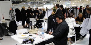 Professional attire: A delegation of Chinese business attire entrepreneurs visited Europe with perfect success