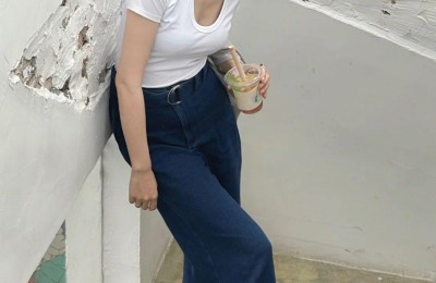 This is how to wear the white T+ jeans that are on the street (more fashionable and widens the gap between you and ordinary people)