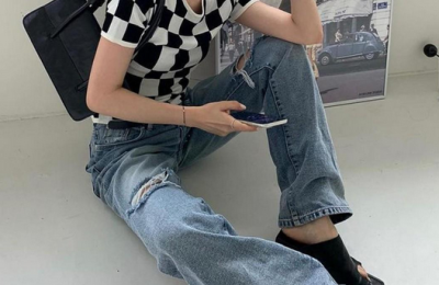 What does a heavyweight t-shirt mean? (Can I wear a t-shirt with jeans?)