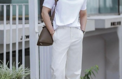 Do you really know how to wear the must-have white T-shirt in summer? (If you want to look high-end and not greasy, pay attention to these things)