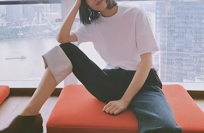 How to match a white T-shirt (master these 3 matching tips to dress upscale and look slim)
