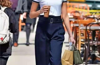 T-shirt + high-waisted pants = the most fashionable CP this summer (just wear it to make you look taller, slimmer and more elegant)