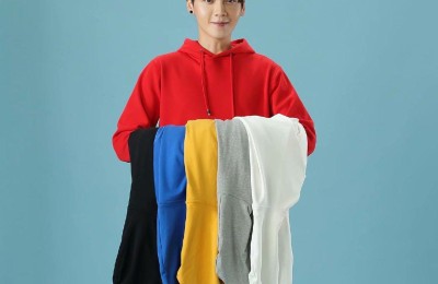 What is the process of customizing a polo shirt (instructions on the customization process)