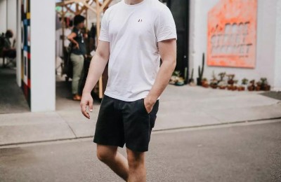 Stay away from these 3 earthy colors when wearing T-shirts (they are greasier than you think)