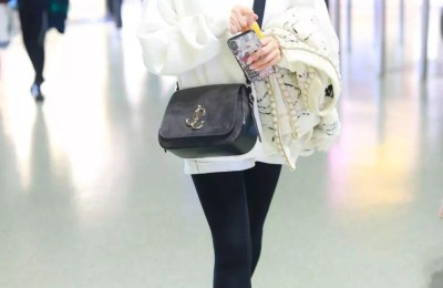 When wearing a sweatshirt, try not to wear it with jeans (it is really beautiful when worn this way)