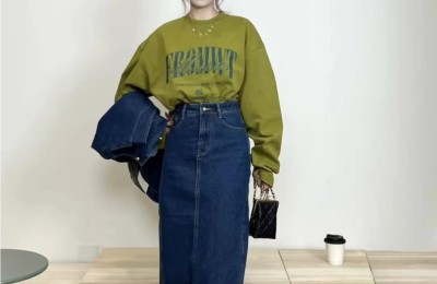 Sweatshirt + skirt are age-reducing, playful and a little feminine (a fashionable way to wear in spring)