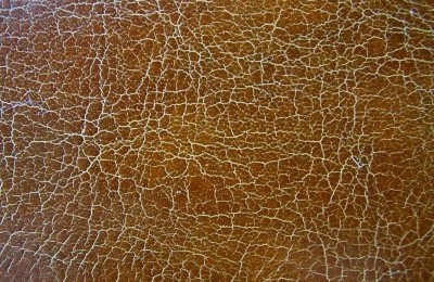 Why do white leather products turn yellow easily (how to avoid or alleviate yellowing)