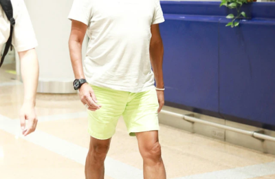 Fluorescent green shorts are fashionable and elegant (you dare to appear on stage if you wear a T-shirt)