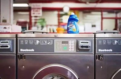 What is the correct way to dry T-shirts (is it better to dry the clothes with the clothes facing forward or backwards)