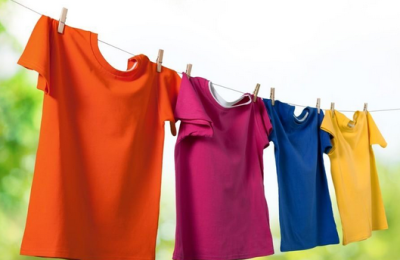 What to do if the neckline of your T-shirt becomes wavy (it’s best to save these 7 tips for caring for clothes first)
