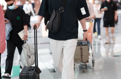 T-shirt sleeves are always longer (this charm is not wasted by the height of 191)