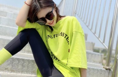 What color t-shirt to wear in summer to look whiter and slimmer (what color t-shirt to wear for girls)