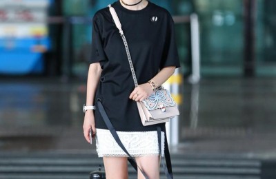 A big T-shirt and bodybuilding pants are youthful and age-reducing (who would believe that she is 47 years old)