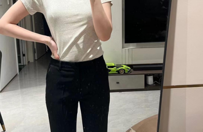 Slim-fitting, straight-shoulder T-shirts are the must-have for summer (can be worn by mothers, working women, and students)