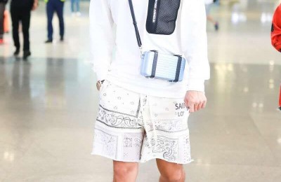 Black T + white pants are very eye-catching (this combination in summer will make you turn heads)