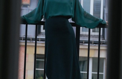 V-neck T-shirt paired with bag skirt is simple and intellectual (really outstanding temperament)