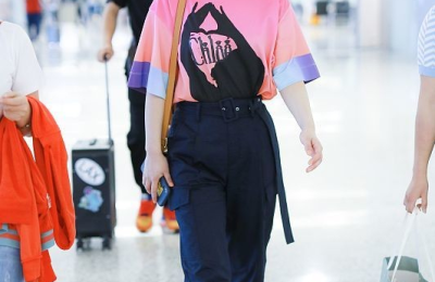 Color-blocked T-shirts are age-reducing and simple (rich in color but not picky)