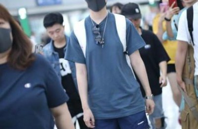 Can T-shirts be paired with sweatpants (in fact, this is the combination preferred by celebrities)