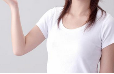 How to deal with the deformation of the short-sleeved neckline (5 tips on how to maintain your white T-shirt)