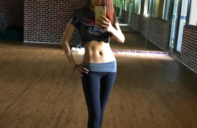 The slender waist under the T-shirt is too eye-catching (I don’t even dare to do this in photos)
