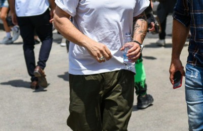 A white T-shirt worth dozens of yuan can also create a fashionable look (it will look outstanding in summer)