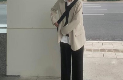 Suit + white t-shirt = the most fashionable combination in spring (just right now)